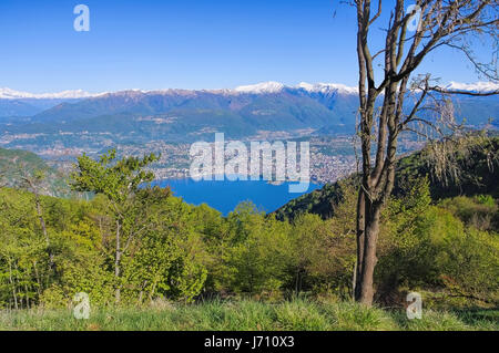 Il lago di Lugano come visto dalla Sighignola, Italia Foto Stock