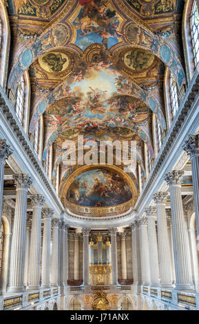 Dipinti sul soffitto della Cappella Reale (Chapelle Royale), Chateau de Versailles (Palazzo di Versailles), nei pressi di Parigi, Francia Foto Stock