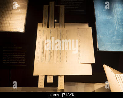 Un messaggio semplice foglio di decodifica sul display a seconda guerra mondiale Bletchley Park, il Museo Britannico. Foto Stock