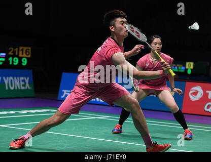 (170522) -- GOLD COAST, 22 maggio 2017 (Xinhua) -- Lee Chia Hsin (R)/Wang Chi-Lin di Taipei cinese competere durante il doppio misto match del gruppo 1-Gruppo 1B contro Ekaterina Bolotova/Vladimir Ivanov della Russia a totale BWF Sudirman Cup 2017 in Gold Coast, Australia, 22 maggio 2017. (Xinhua/Lui Siu Wai) Foto Stock