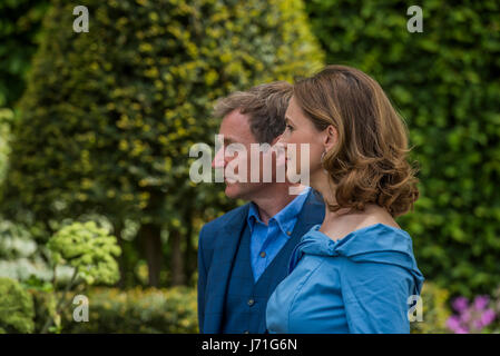 Londra, Regno Unito. 22 Maggio, 2017. Katie Derham sul Morgan Stanley Garden - il Chelsea Flower Show organizzato dalla Royal Horticultural Society con M&G come suo principale sponsor per l'ultimo anno. Credito: Guy Bell/Alamy Live News Foto Stock