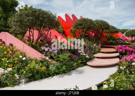 Londra, Regno Unito. 22 Maggio, 2017. La strada di seta giardino, Chengdu Cina è architetto Laurie Chetwood e giardino designer Patrick Collins' quarta mostra giardino a Chelsea. Premere il tasto giorno al 2017 RHS Chelsea Flower Show che si apre al pubblico domani. Credito: Immagini vibranti/Alamy Live News Foto Stock