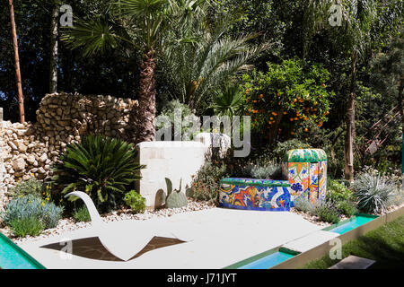 Londra, Regno Unito. 22 Maggio, 2017. Il Viking Crociere Giardino di ispirazione progettato da Sarah Eberle basata sull'opera ispiratrice di Antoni Gaudi. Premere il tasto giorno al 2017 RHS Chelsea Flower Show che si apre al pubblico domani. Credito: Immagini vibranti/Alamy Live News Foto Stock