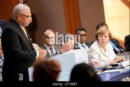 Berlino, Germania. 23 Maggio, 2017. Berlino, Germania, 23 maggio 2017. Josaia Voreqe Bainimarama, Primo ministro delle Figi, parla all'ottavo clima di Petersberg del Dialogo del ministero dell'ambiente, a Berlino (Germania), 23 maggio 2017. Foto: Kay Nietfeld/dpa/Alamy Live News/dpa/Alamy Live News Foto Stock