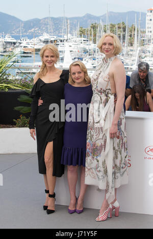 Cannes, Francia. 23 Maggio, 2017. Attrici Nicole Kidman, Elisabeth Moss e Gwendoline Christie (da L a R) rappresentare per un photocall di 'Top del lago: Cina Girl' durante il settantesimo Cannes Film Festival di Cannes, Francia, il 23 maggio 2017. Credito: Xu Jinquan/Xinhua/Alamy Live News Foto Stock