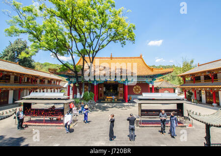 Kunming,Yunnan - Aprile 8,2017 :Tempio di Yuantong è il più famoso tempio buddista in Kunming, nella provincia dello Yunnan in Cina. Foto Stock