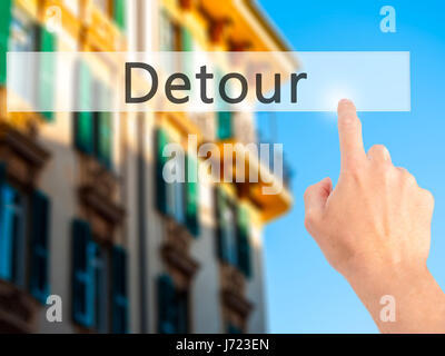 Deviazione - Mano, premendo un tasto su sfondo sfocato concetto . Business, tecnologia internet concetto. Stock Photo Foto Stock