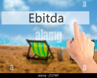Ebitda - da mano, premendo un tasto su sfondo sfocato concetto . Business, tecnologia internet concetto. Stock Photo Foto Stock