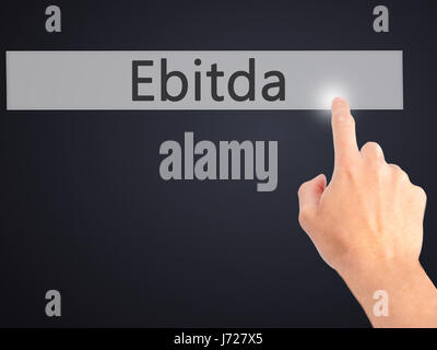 Ebitda - da mano, premendo un tasto su sfondo sfocato concetto . Business, tecnologia internet concetto. Stock Photo Foto Stock