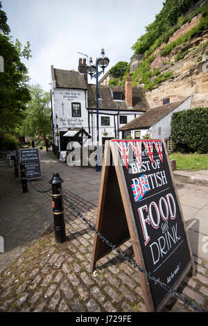 Ye Olde Trip to Jerusalem Pub con un best di British segno esterno, Nottingham City Inghilterra REGNO UNITO Foto Stock