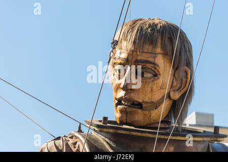 Montreal, CA - 21 Maggio 2017: Royal de Luxe giganti come parte delle celebrazioni del 375 anniversario di Montreal Foto Stock