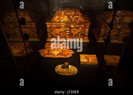 Collezione ambra espositivo con scrigno nel castello di Malbork museum, Polonia, Europa Foto Stock