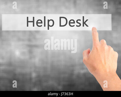 Help Desk - Mano, premendo un tasto su sfondo sfocato concetto . Business, tecnologia internet concetto. Stock Photo Foto Stock