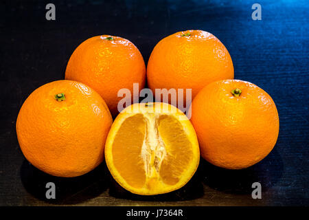 Arance fresche in un gruppo, sana e deliziosa Foto Stock