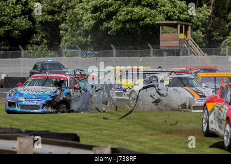 Porsche Carrera Cup GB Crash Foto Stock