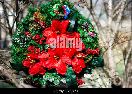 Le decorazioni di Natale porta anteriore Foto Stock