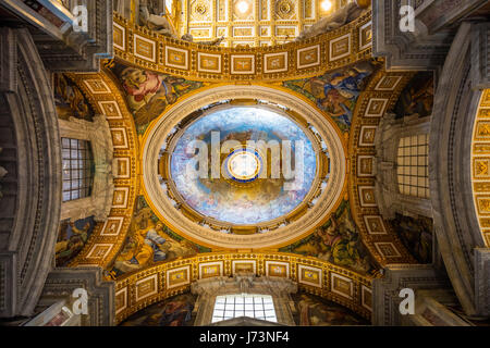 La Basilica Papale di San Pietro, ufficialmente noto in italiano come la Basilica Papale di San Pietro in Vaticano e comunemente noto come San Pietro Basi Foto Stock