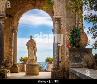 Villa Cimbrone è un edificio storico a Ravello sulla costiera amalfitana del sud Italia. Foto Stock