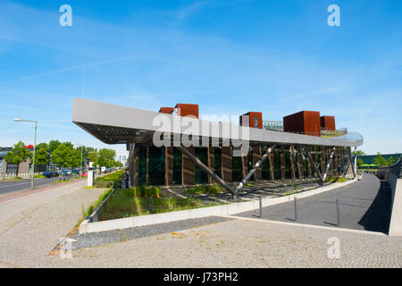 Atos edificio ad Adlershof della scienza e della tecnologia Park Il Park a Berlino, Germania Foto Stock