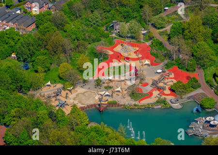 Reti della riproduzione di paesaggio sono state rinnovate, il parco giochi per bambini, parco giochi per bambini, rosso tappetino di sicurezza Maximilian-Park Hamm, Hamm, la zona della Ruhr, Nord Rhi Foto Stock