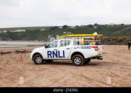 Veicolo RNLI parcheggiato a Bantham Beach, South Devon, Inghilterra, Regno Unito Foto Stock