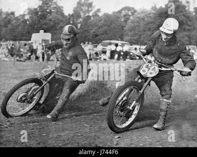 Traccia di erba racing. Lew Bara (Jap) e Tim Bungay ( Jap) a vescovi Waltham. Foto Stock