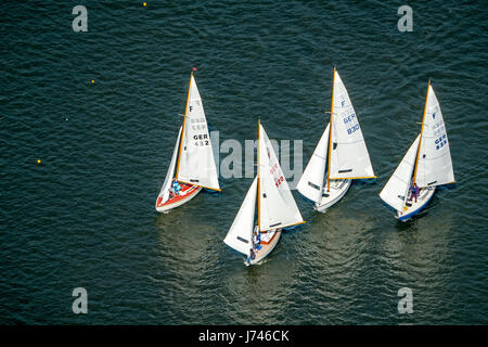 Regata a vela sul lago di Baldeney, barche a vela e barche a vela gara, acqua azzurra, lago artificiale, ricreazione, vela, mangiare, zona della Ruhr, Nord Rhine-Westp Foto Stock