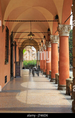 Corte Isolani portico, Piazza Santo Stefano, Bologna, Emilia Romagna, Italia, Europa. Foto Stock