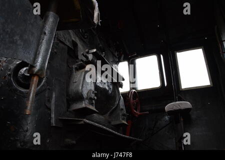 Vecchia locomotiva a vapore interno Foto Stock