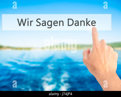 Wir Sagen Danke (Diciamo grazie in tedesco) - Mano premendo un pulsante sul fondo sfocato concetto . Business, tecnologia internet concetto. Stock Ph Foto Stock