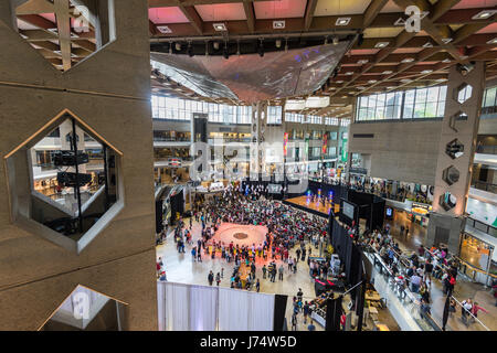 Montreal, CA - 21 Maggio 2017: Complexe Desjardins è un famoso mall in Montreal Foto Stock