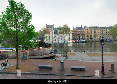 AMSTERDAM, Paesi Bassi - 13 Maggio 2017: la città su un nuvoloso giorno di primavera Foto Stock