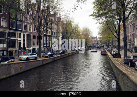 AMSTERDAM, Paesi Bassi - 15 Maggio 2017: la città su un nuvoloso giorno di primavera Foto Stock