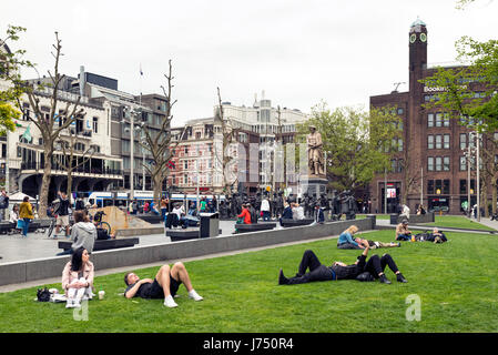 AMSTERDAM, PAESI BASSI - MAGGIO, 15, 2017: piazza Rembrandt (Rembrandtplein) è una grande piazza nel centro di Amsterdam, che prende il nome dal famoso pittore Remb Foto Stock