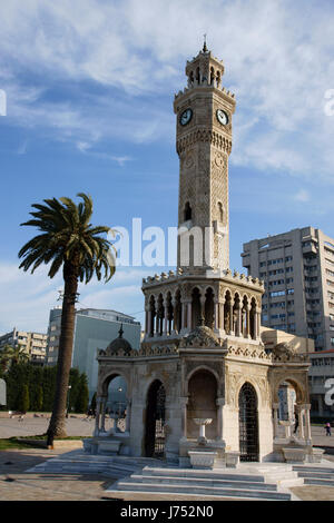 Orologio da torre torre Turchia città storica città di pietra arco antico orologio data Foto Stock