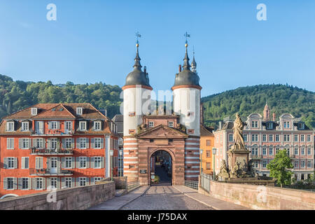 Il vecchio ponte sul cancello Karl Theodor ponte in Heidelberg, Baden-Württemberg, Germania Foto Stock