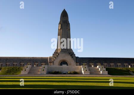 Cimitero Francia Angelo Angeli religione memoriale della morte cielo  paradise cross Foto stock - Alamy