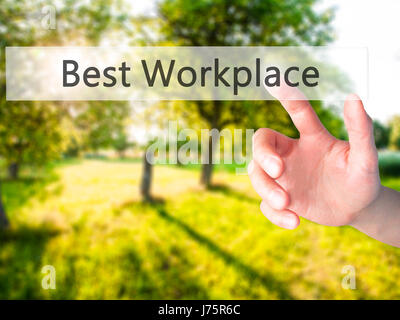 Miglior ambiente di lavoro - Mano, premendo un tasto su sfondo sfocato concetto . Business, tecnologia internet concetto. Stock Photo Foto Stock