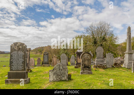 Kilmartin chiesa parrocchiale cimitero, Argyll and Bute, Scotland, Regno Unito. Kilmartin chiesa è famosa per la sua struttura medievale di lastre di pietra in il lapidarium. Foto Stock