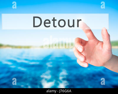Deviazione - Mano, premendo un tasto su sfondo sfocato concetto . Business, tecnologia internet concetto. Stock Photo Foto Stock