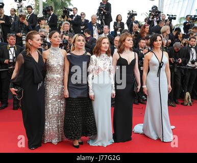 Cannes, Francia. 23 Maggio, 2017. Emmanuelle Bercot, Berenice Bejo, Elodie Bouchez, Isabelle Huppert, Emilie Dequenne, Juliette Binoche attori settantesimo anniversario di Gala. Settantesimo Cannes Film Festival Cannes, Francia 23 maggio 2017 Credit: Allstar Picture Library/Alamy Live News Foto Stock