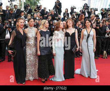 Cannes, Francia. 23 Maggio, 2017. Emmanuelle Bercot, Berenice Bejo, Elodie Bouchez, Isabelle Huppert, Emilie Dequenne, Juliette Binoche attori settantesimo anniversario di Gala. Settantesimo Cannes Film Festival Cannes, Francia 23 maggio 2017 Credit: Allstar Picture Library/Alamy Live News Foto Stock