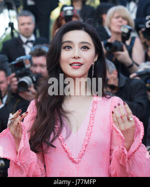 Cannes, Francia. 23 Maggio 2017membro della giuria del 70° Festival Internazionale del Cinema di Cannes, attrice cinese Fan Bingbing assiste il 'settantesimo anniversario' cerimonia del Cannes Film Festival di Cannes, Francia, 23 maggio 2017. (Xinhua/Xu Jinquan) (jmmn) Credito: Xinhua/Alamy Live News Foto Stock