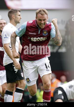 MATT TAYLOR festeggia il West Ham United V Fulham FC UPTON PARK London Inghilterra 01 Settembre 2012 Foto Stock