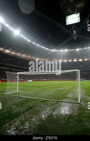 Acqua connessi Obiettivo bocca POLONIA V INGHILTERRA LO STADIO NAZIONALE DI VARSAVIA POLONIA 16 Ottobre 2012 Foto Stock