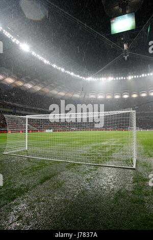 Acqua connessi Obiettivo bocca POLONIA V INGHILTERRA LO STADIO NAZIONALE DI VARSAVIA POLONIA 16 Ottobre 2012 Foto Stock