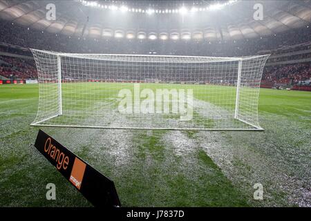 Acqua connessi Obiettivo bocca POLONIA V INGHILTERRA LO STADIO NAZIONALE DI VARSAVIA POLONIA 16 Ottobre 2012 Foto Stock