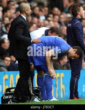 ROBERTO DI MATTEO AIUTA A FRANK CHELSEA MANAGER Londra Inghilterra REGNO UNITO 20 Ottobre 2012 Foto Stock