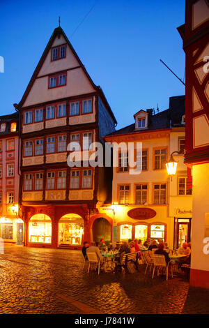 DEU, Deutschland, Mainz : Augustinerstrasse, Altstadt bei Abenddaemmerung | DEU, Germania Mainz : Augustinerstrasse Street, Città Vecchia al crepuscolo Foto Stock