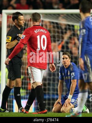 MARK CLATTENBURG DÀ FERNAND CHELSEA V MANCHESTER UNITED Londra Inghilterra UK 28 Ottobre 2012 Foto Stock